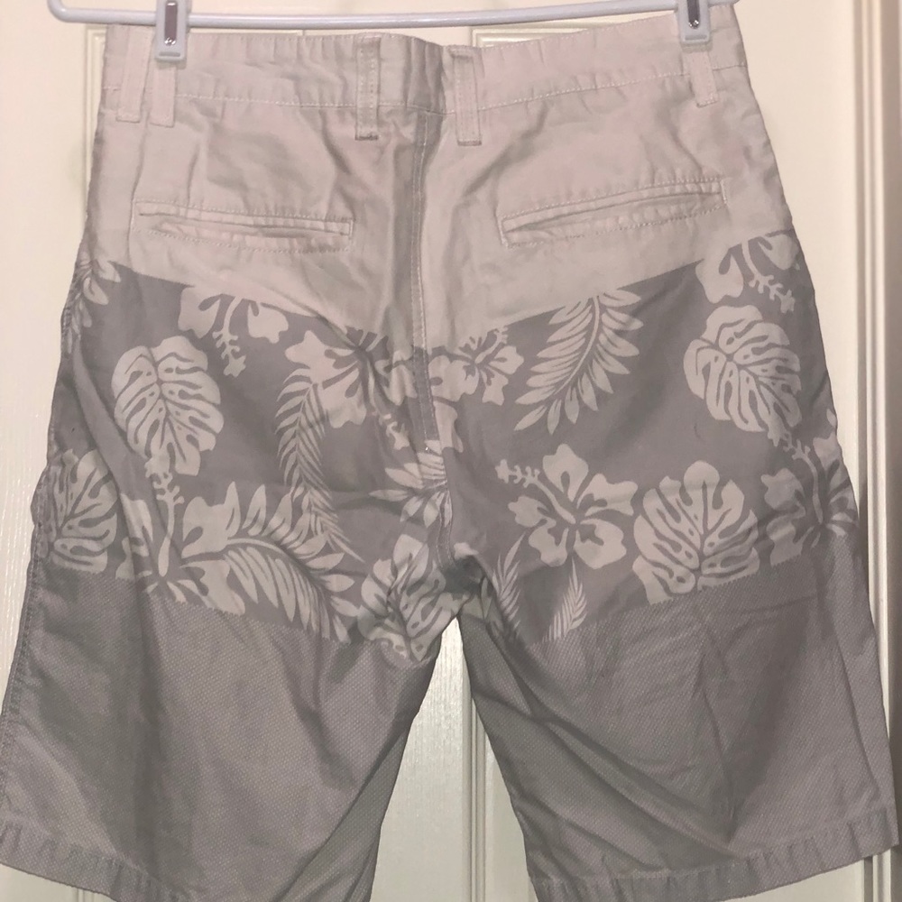 Bermuda Shorts - Picture 2 of 3